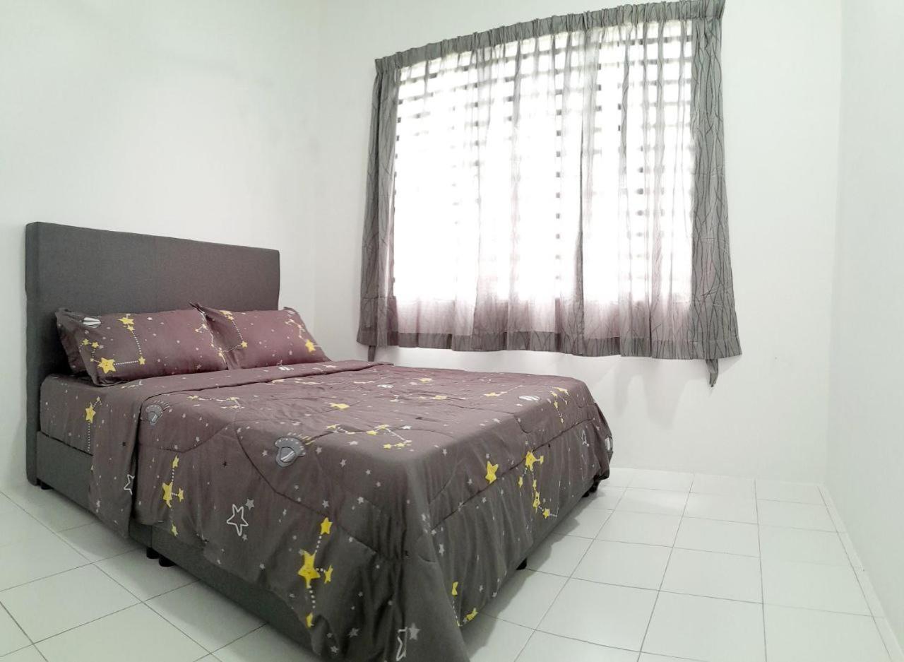 Zayyan Homestay Parit Buntar Exterior photo